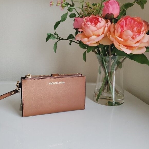 🔥 NWT Michael Kors Gilly Drawstring Tote & Matching Wristlet - Picture 10 of 12